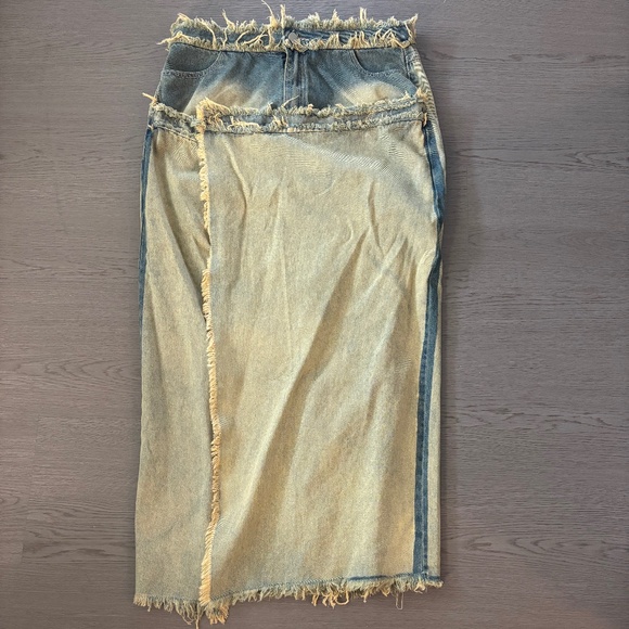 Denim y2k frayed skirt - Picture 2 of 2